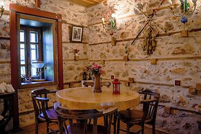 Ayşenaz Hanım Konağı