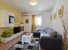 Brigth and Breezy Rovinj Apartments