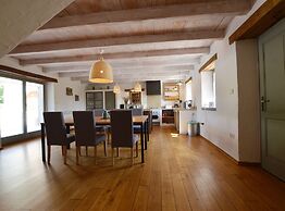 Majestic Rustical Kanfanar Villa With Pool