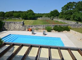 Majestic Rustical Kanfanar Villa With Pool