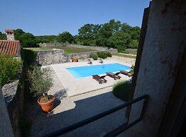 Majestic Rustical Kanfanar Villa With Pool