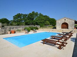 Majestic Rustical Kanfanar Villa With Pool