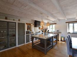 Majestic Rustical Kanfanar Villa With Pool