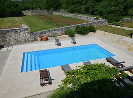 Majestic Rustical Kanfanar Villa With Pool