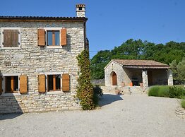 Majestic Rustical Kanfanar Villa With Pool