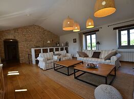 Majestic Rustical Kanfanar Villa With Pool