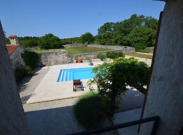 Majestic Rustical Kanfanar Villa With Pool