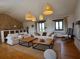 Majestic Rustical Kanfanar Villa With Pool