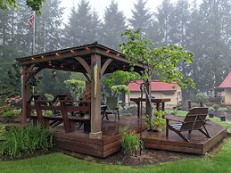 MapleRidge House: A BnB For All Seasons!