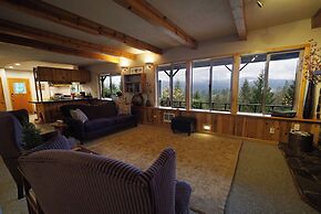 MapleRidge House: A BnB For All Seasons!