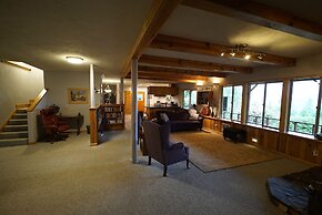 MapleRidge House: A BnB For All Seasons!