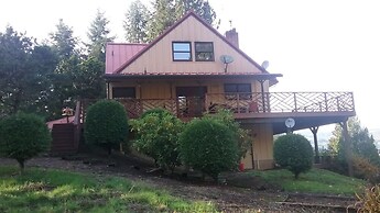 MapleRidge House: A BnB For All Seasons!