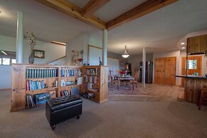 MapleRidge House: A BnB For All Seasons!