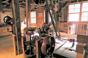 MapleRidge House: A BnB For All Seasons!