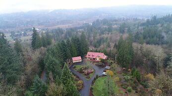 MapleRidge House: A BnB For All Seasons!