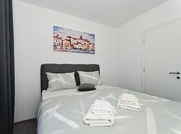 Stylish Kaštela Apartment With Modern Amenities and Free Parking