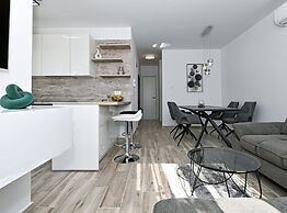 Stylish Kaštela Apartment With Modern Amenities and Free Parking