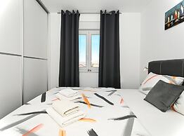 Stylish Kaštela Apartment With Modern Amenities and Free Parking