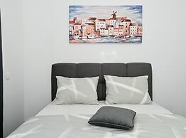 Stylish Kaštela Apartment With Modern Amenities and Free Parking