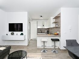 Stylish Kaštela Apartment With Modern Amenities and Free Parking