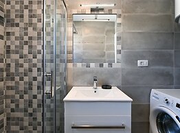 Stylish Kaštela Apartment With Modern Amenities and Free Parking