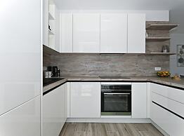 Stylish Kaštela Apartment With Modern Amenities and Free Parking