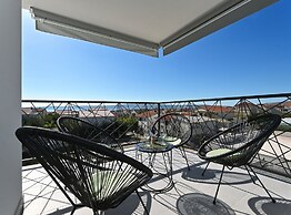 Stylish Kaštela Apartment With Modern Amenities and Free Parking