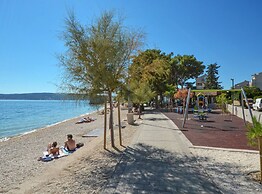 Stylish Kaštela Apartment With Modern Amenities and Free Parking