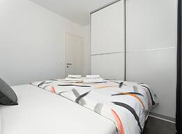 Stylish Kaštela Apartment With Modern Amenities and Free Parking