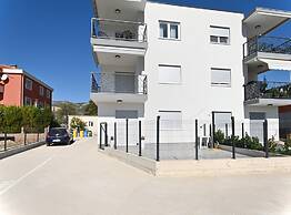 Stylish Kaštela Apartment With Modern Amenities and Free Parking