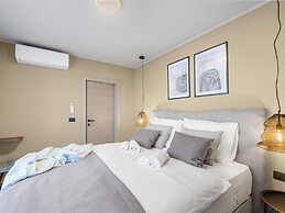 Stylish Apartment With Private Swimming Pool