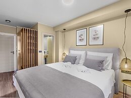 Stylish Apartment With Private Swimming Pool