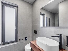 Stylish Apartment With Private Swimming Pool