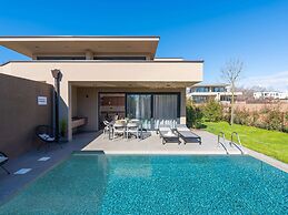 Stylish Apartment With Private Swimming Pool