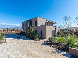 Stylish Apartment With Private Swimming Pool