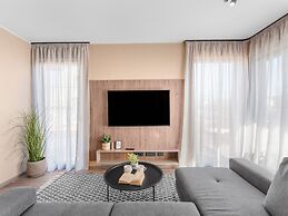 Stylish Apartment With Private Swimming Pool