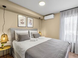 Stylish Apartment With Private Swimming Pool