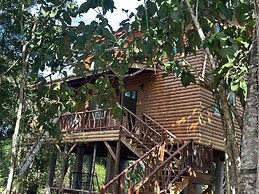 The Howler Riverside Retreat