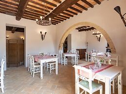 Agriturismo Borgo Pulciano in Montone