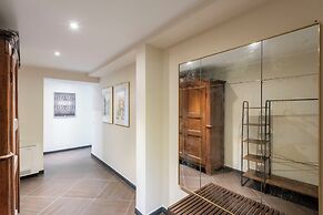 Beautiful Flat Next To Aquarium