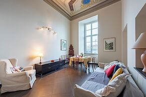 Beautiful Flat Next To Aquarium