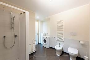 Beautiful Flat Next To Aquarium