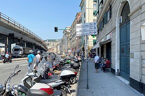 Beautiful Flat Next To Aquarium