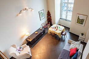 Beautiful Flat Next To Aquarium