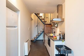 Beautiful Flat Next To Aquarium