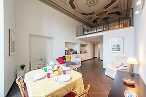 Beautiful Flat Next To Aquarium