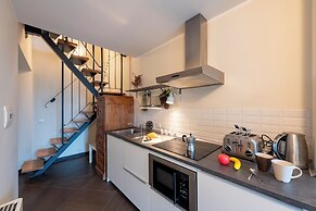 Beautiful Flat Next To Aquarium