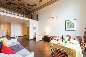 Beautiful Flat Next To Aquarium