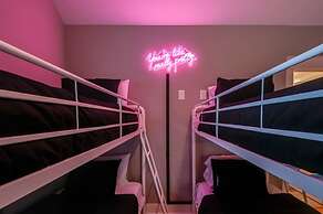 Booking Fast 12 Beds-large Yard