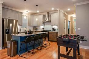 Booking Fast 12 Beds-large Yard